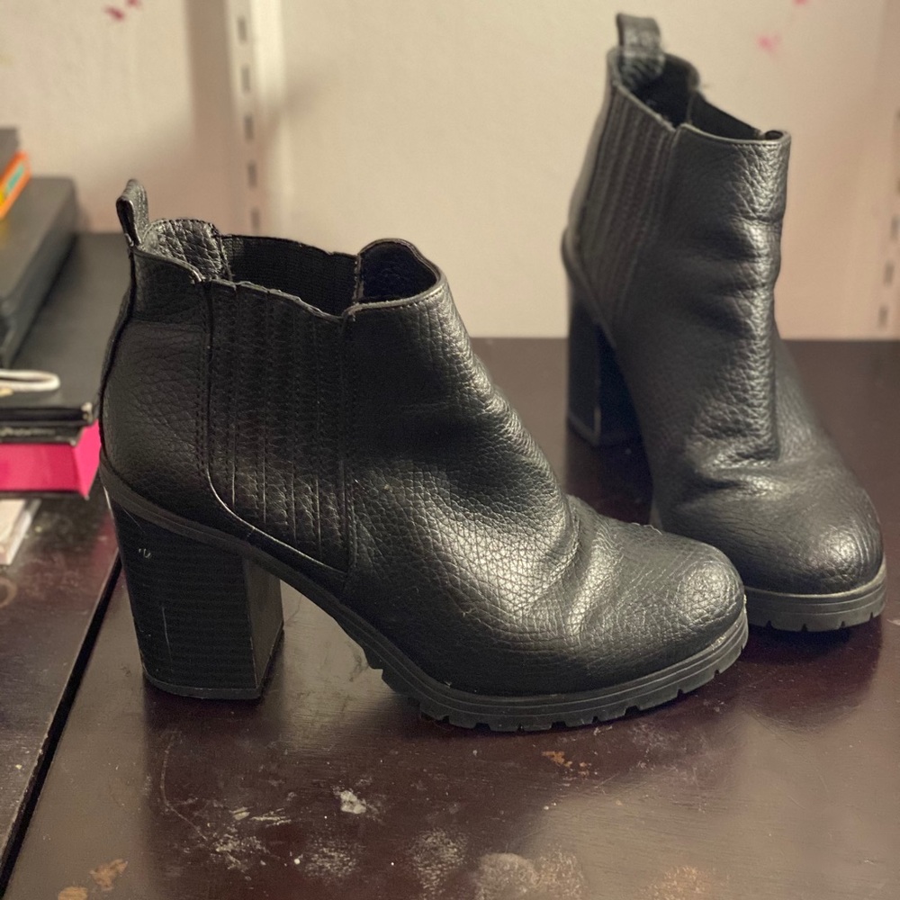 SAM & LIBBY BLACK HEELS